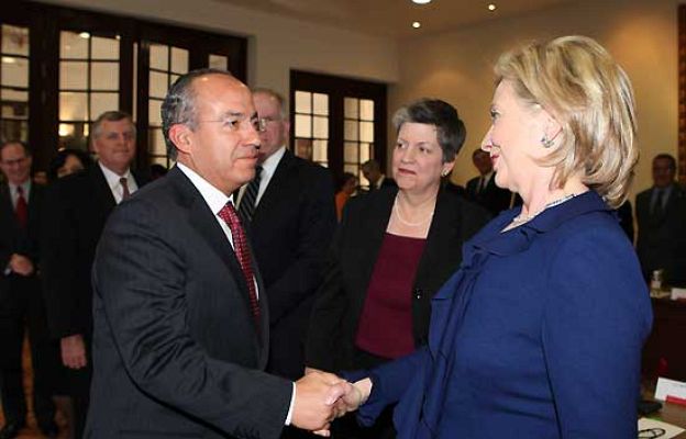  - Clinton trata con México en 'narco'