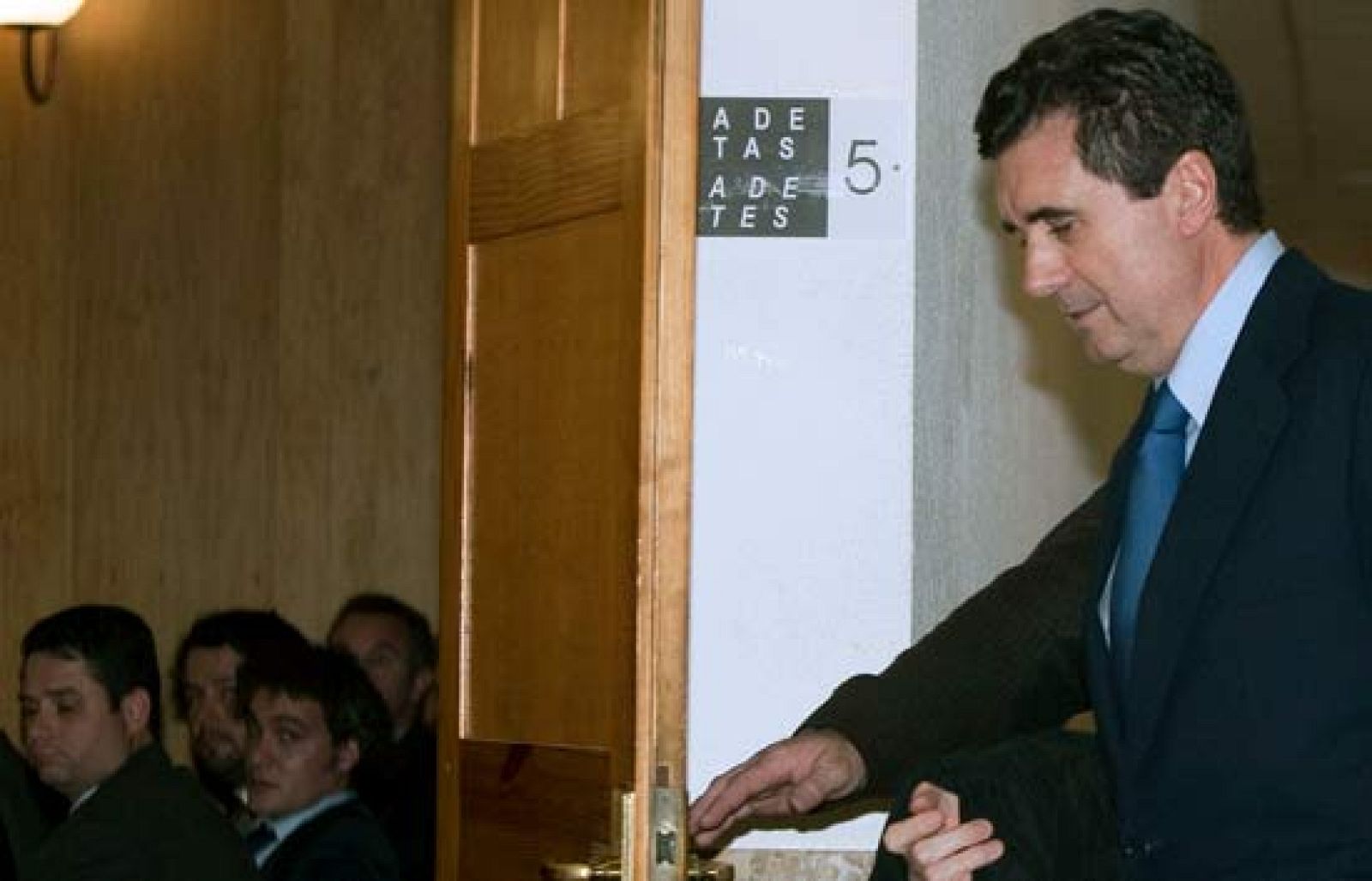 Matas niega ante el juez que el piso de Madrid sea suyo | Ver