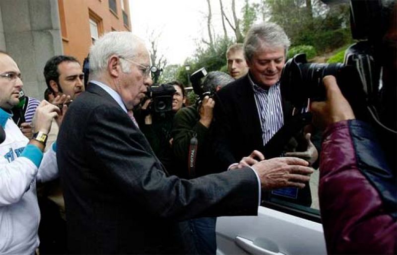 Sevilla busca técnico tras el no de Aragonés | Ver