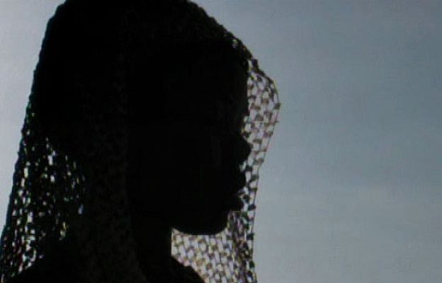 La 2 Noticias - Abusos a mujeres subsaharianas