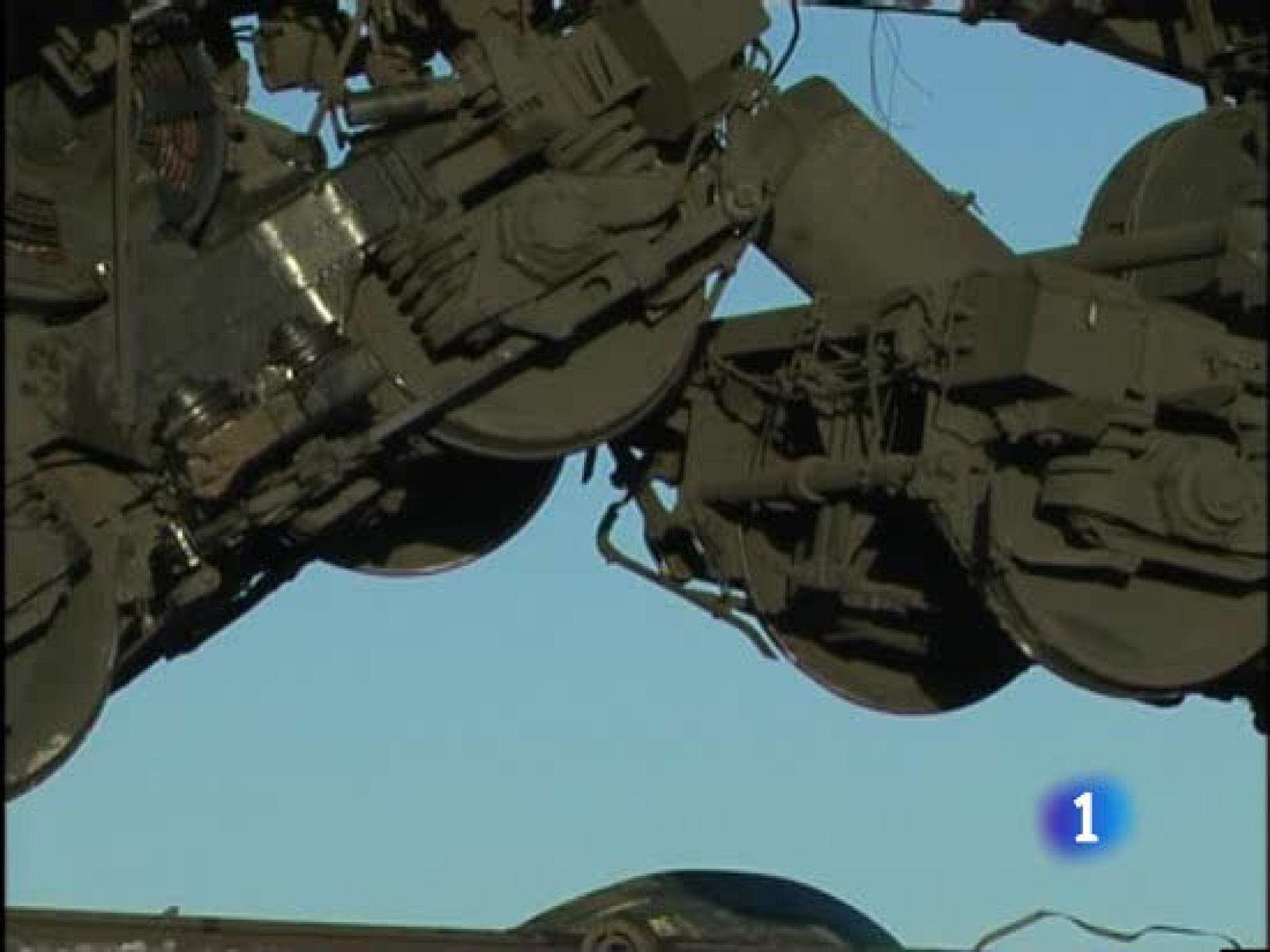 Muere un maquinista por el choque de dos trenes | Ver