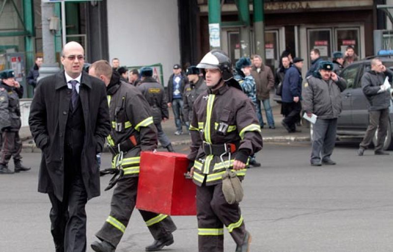 Primeras imágenes del doble atentado en el metro de Moscú
