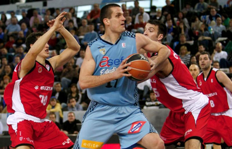 Estudiantes 94-67 Suzuki Manresa