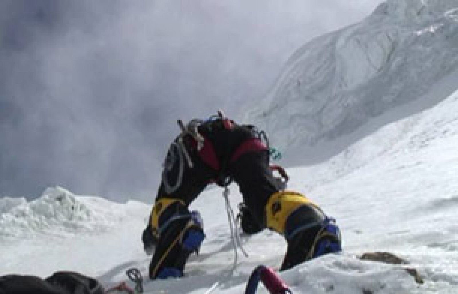 El equipo de Edurne Pasabán sigue ascendiendo en su intento por coronar el Annapurna.