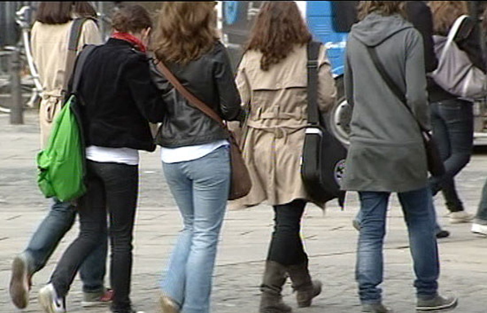 Polémica en Segovia por el curso para ligar que ofrece el ayuntamiento a los adolescentes | Ver