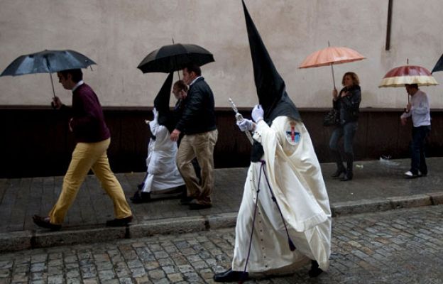  - Lunes santo lluvioso en Sevilla