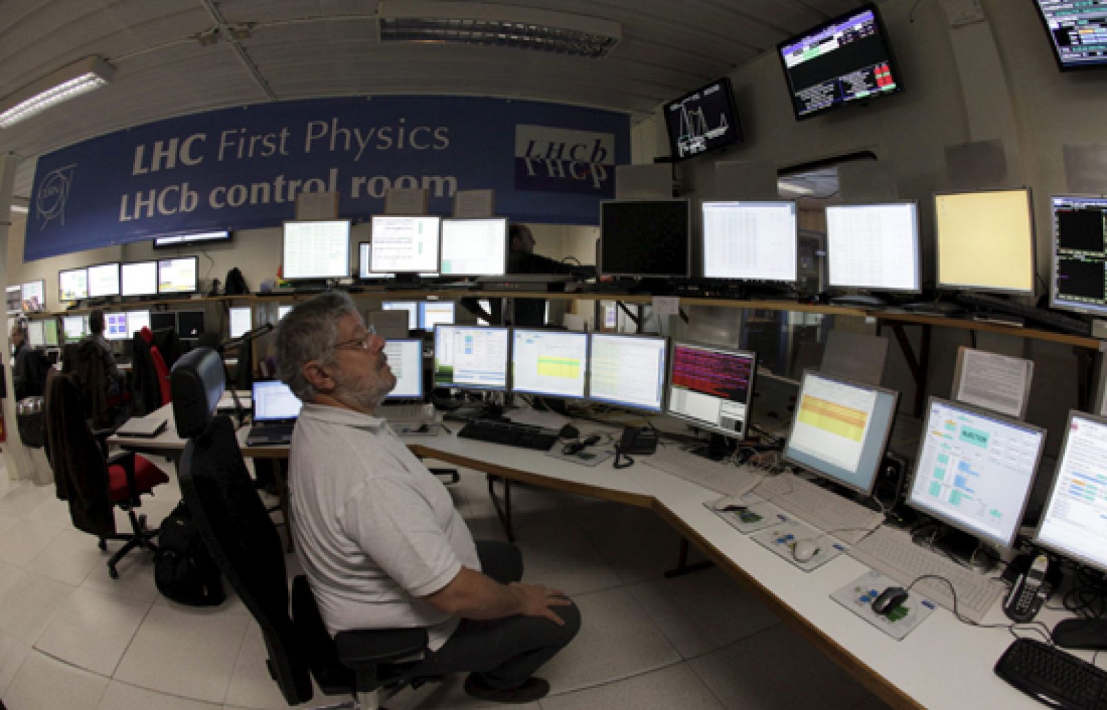 Logran el primer choque de partículas a una energía récord en el Gran Colisionador - Ciencia y tecnología en Rtve.es | Ver