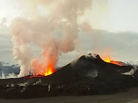  - Volcán en erupción en Islandia
