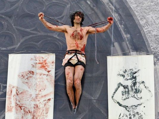  - Crucificado en contra de los abusos