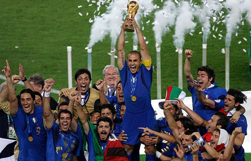 La selecci�n italiana capitaneada por Cannavaro y dirigida por Marcelo Lippi se alz� con la victoria de la Copa del Mundo 2006 que se celebr� en Alemania. En la final, los italianos se impusieron a Francia en la tanda de penaltis.