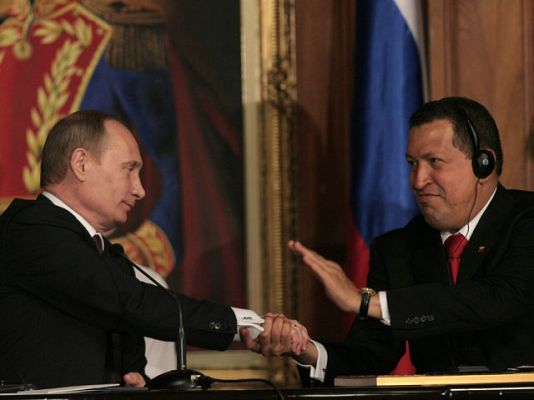  - Chávez y Putin sellan una alianza