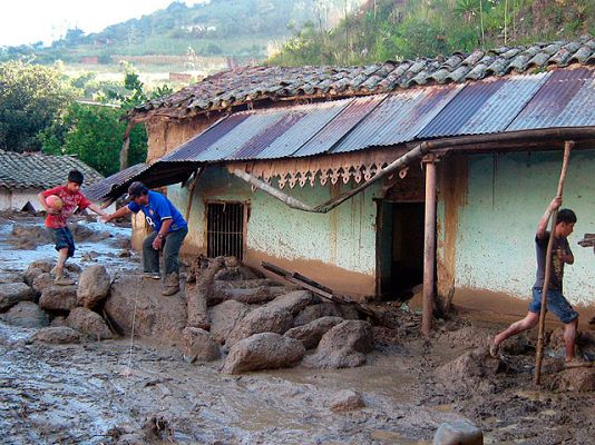  - Corrimientos de tierra en Perú