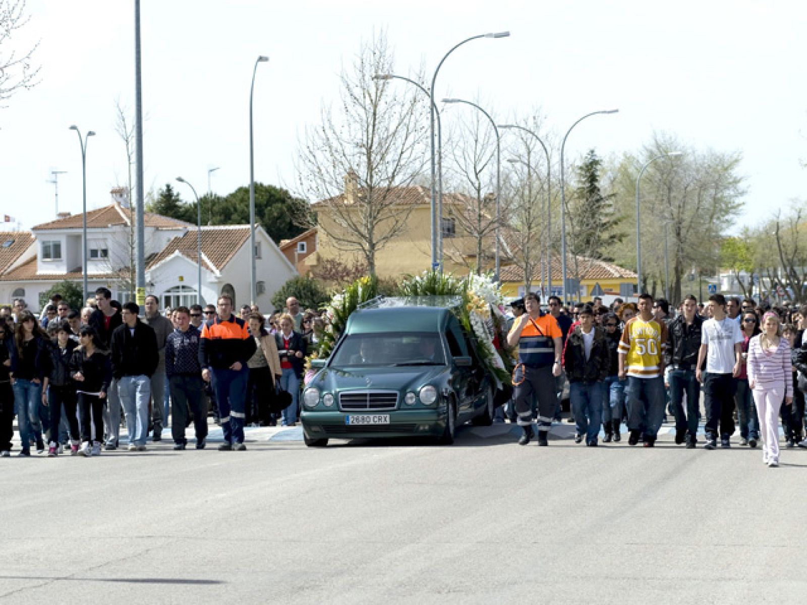 Entierran a Cristina Martín en el cementerio municipal de Seseña tras un misa funeral