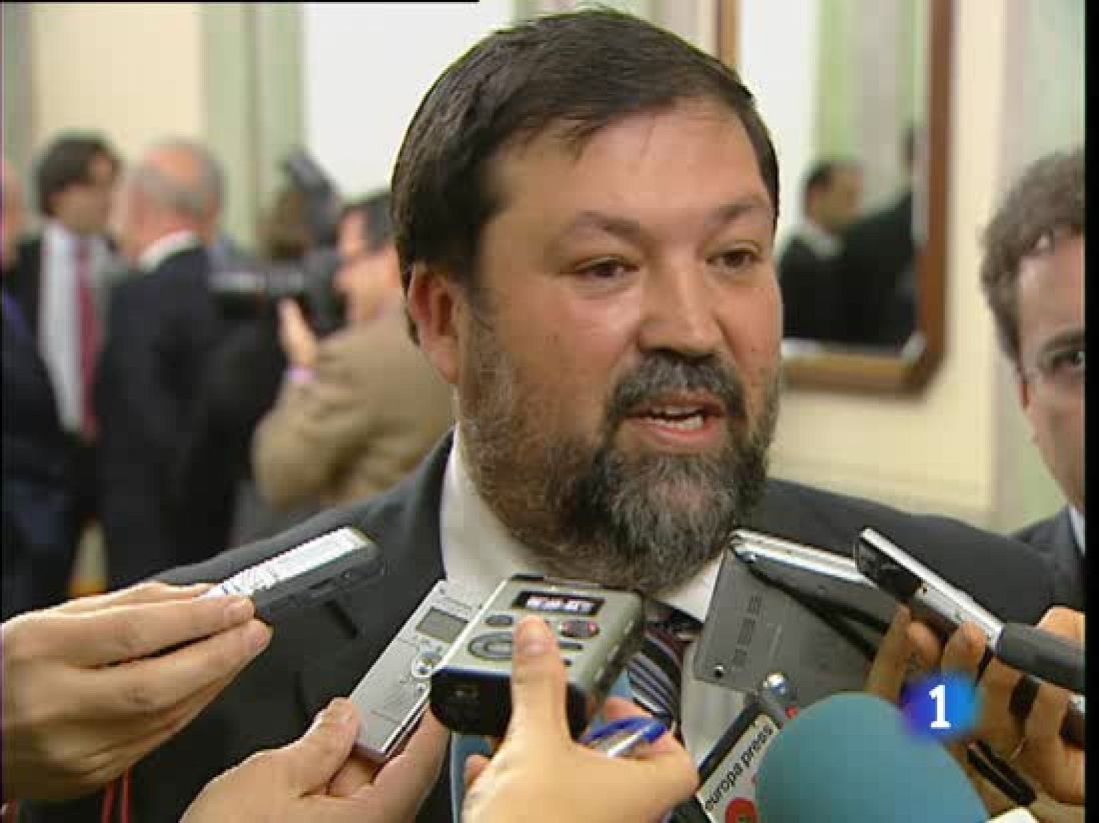 Reacciones a la decisión de hoy del Supremo de sentar en el banquillo a Garzón | Ver