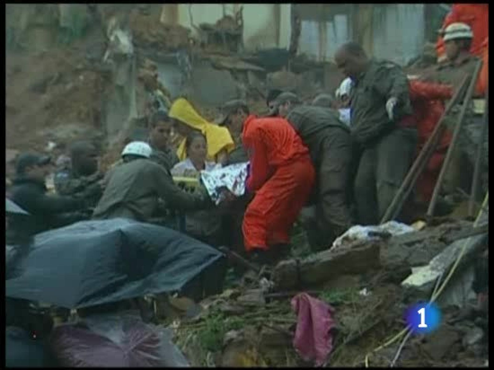 Mueren más de 100 personas por las intensas lluvias caidas en el Estado de Rio de Janeiro | Ver