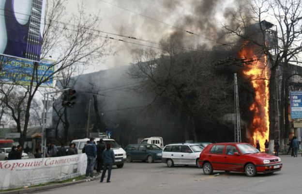  - Sigue la crisis en Kirguistán