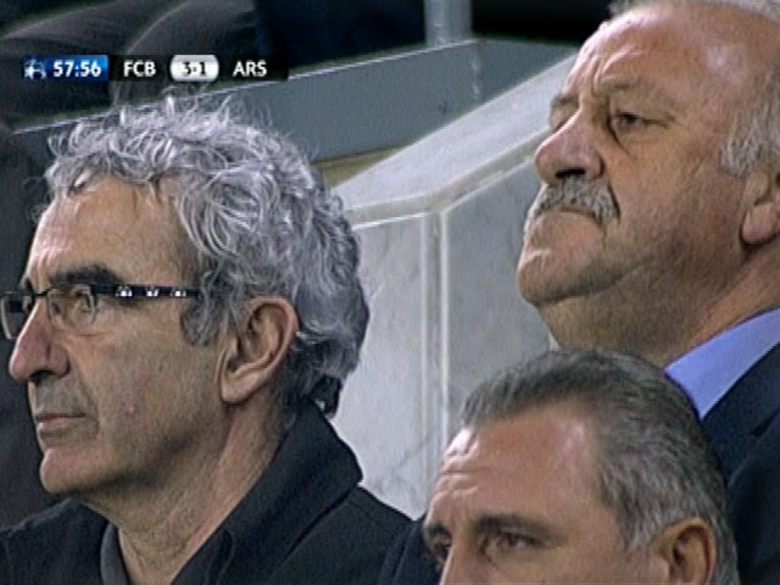 El seleccionador nacional de fútbol, Vicente del Bosque, estuvo el pasado martes en el palco del Camp Nou para seguir las evoluciones de los jugadores del Barcelona en el partido ante el Arsenal. Junto a él estuvo Domenech, el seleccionador francés.