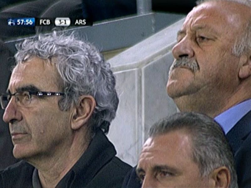 El seleccionador nacional de fútbol, Vicente del Bosque, estuvo el pasado martes en el palco del Camp Nou para seguir las evoluciones de los jugadores del Barcelona en el partido ante el Arsenal. Junto a él estuvo Domenech, el seleccionador francés.