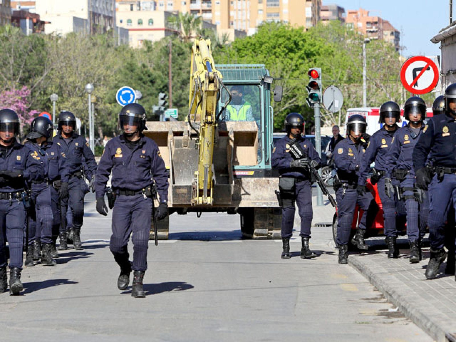 Calma tensa en el Cabanyal tras los enfrentamientos de este jueves