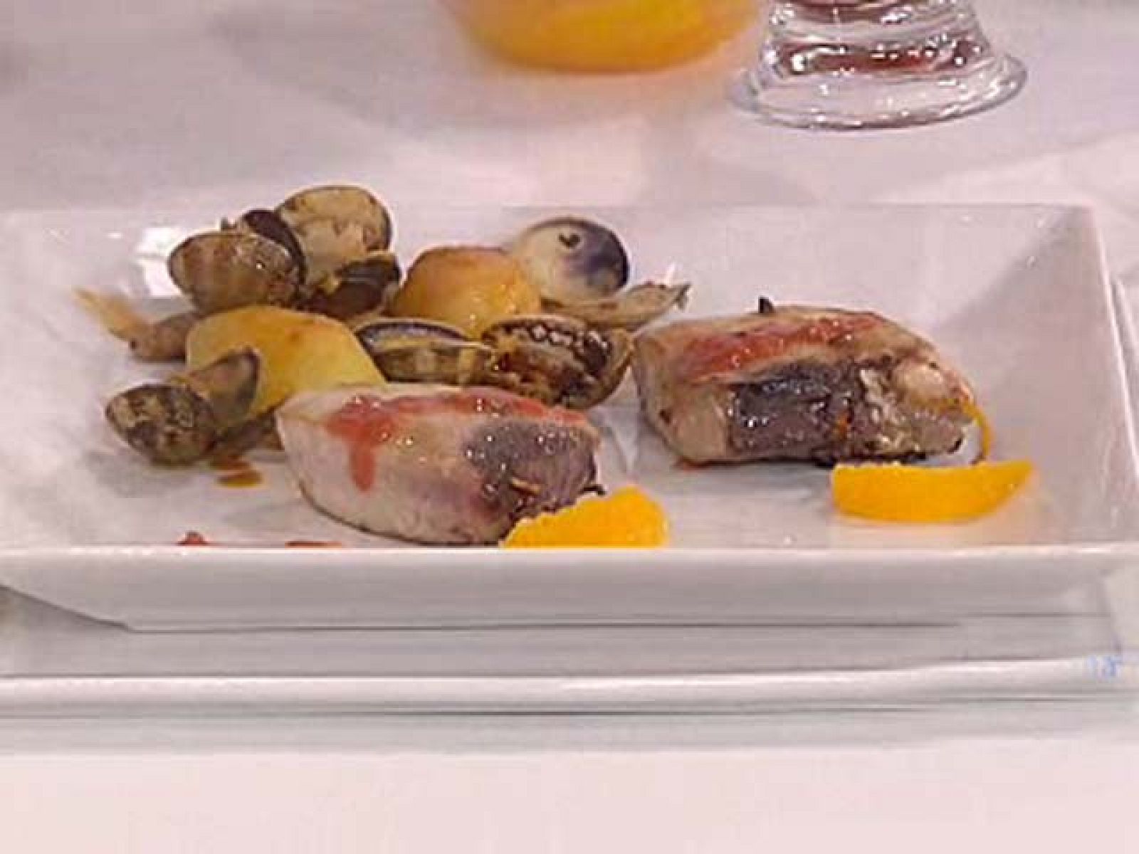 Saber cocinar - Bonito en salsa y patatas gallegas - RTVE Cocina | Ver