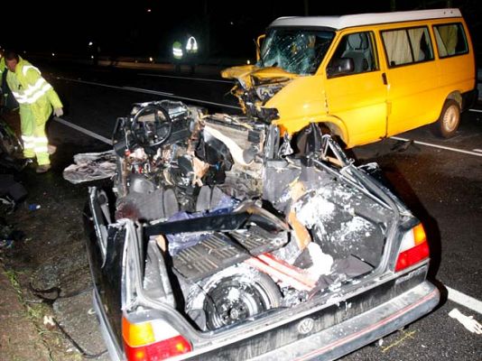  - 4 jóvenes mueren en la carretera