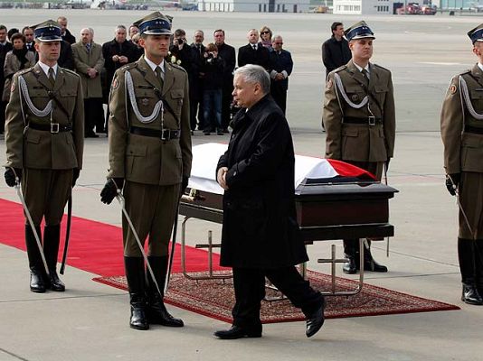 Telediario 1 - Telediario en 4' - 11/04/10