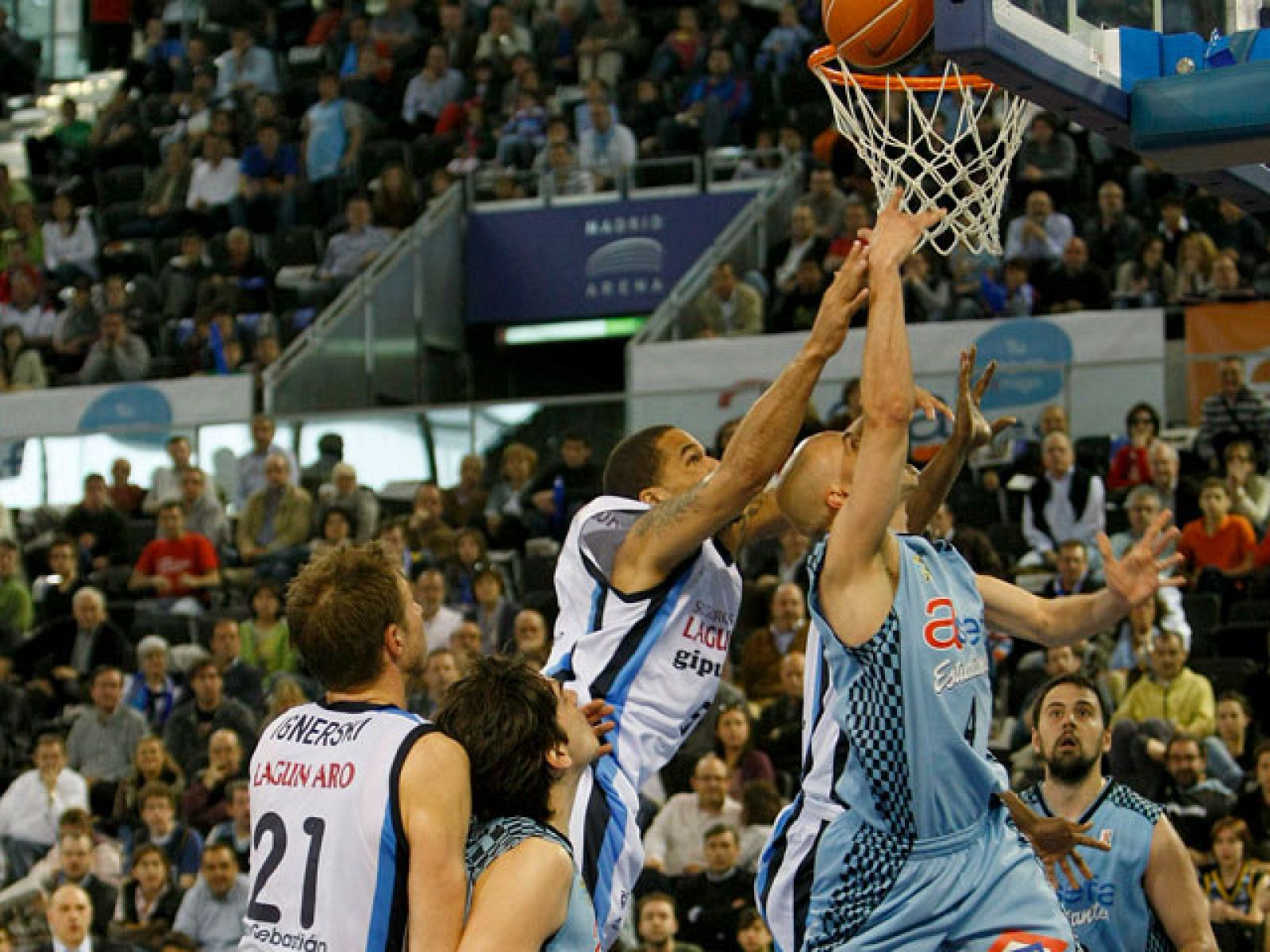 Estudiantes 74-73 Lagun Aro