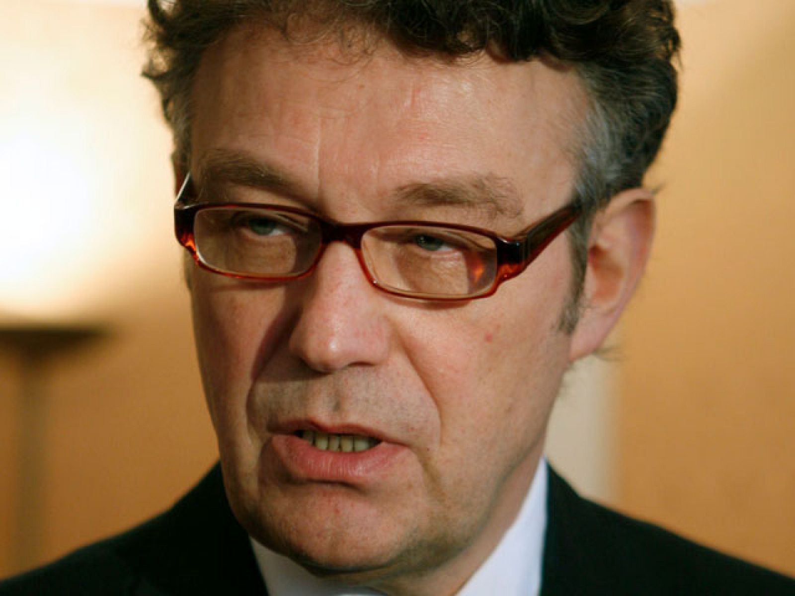 El embajador de Polonia en Madrid recibe el cariño del Rey | Ver