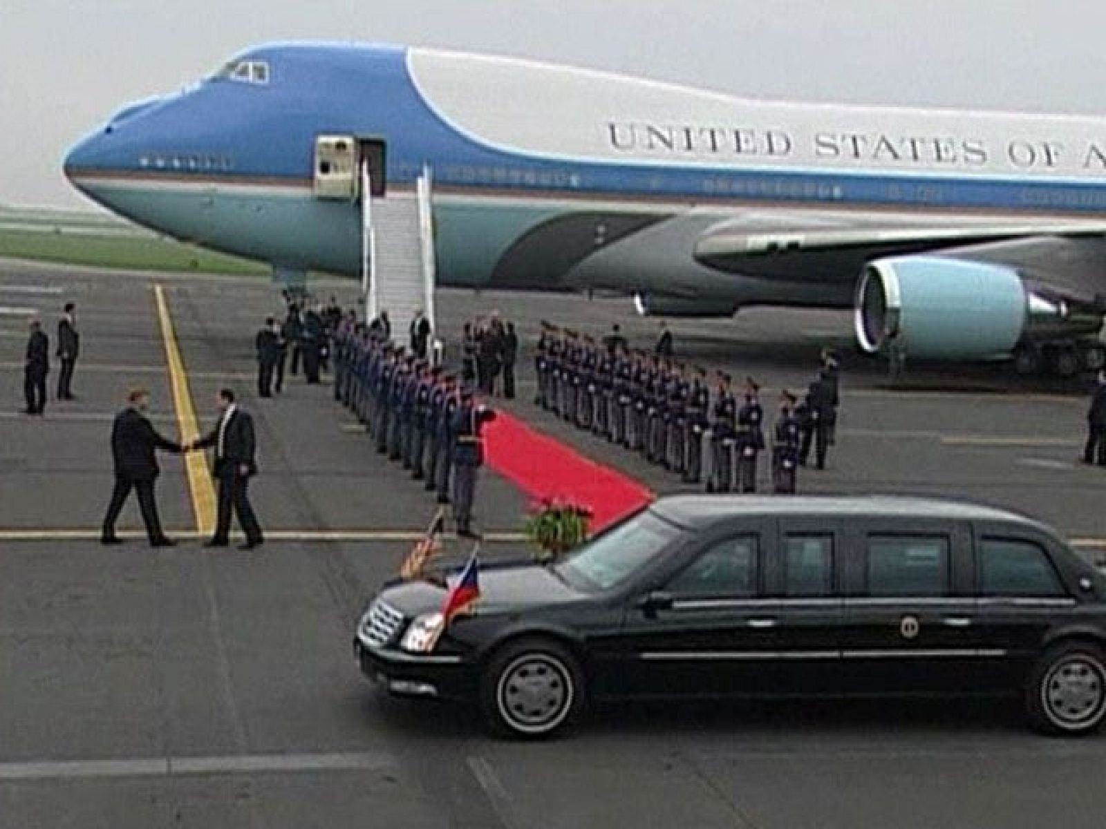 ¿Debería regularse por Ley el número de altos cargos que viajan juntos? | Ver