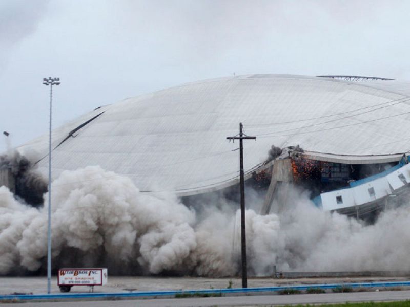 El antiguo campo de los Dallas Cowboys demolido en menos de un minuto | Ver