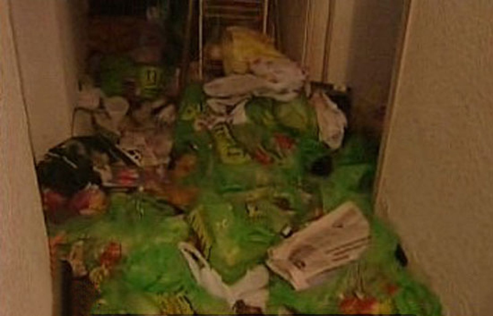 España Directo - Un vertedero en su casa | Ver