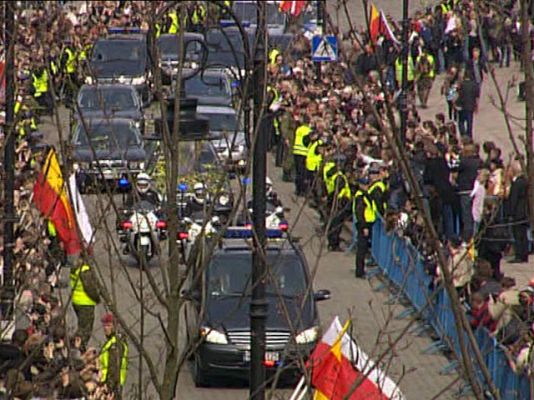  - Los polacos despiden a Kaczynski