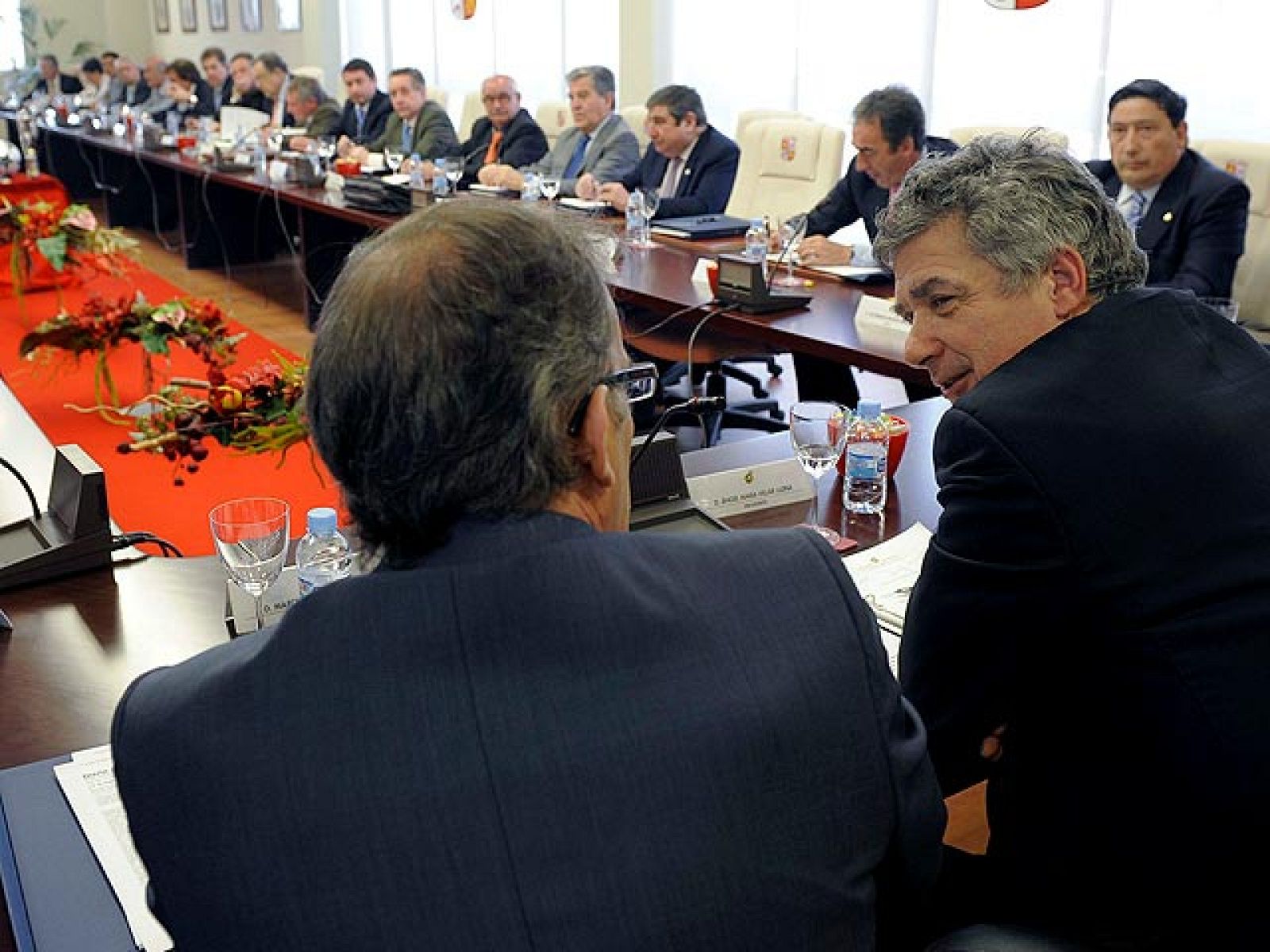 El presidente de la Federación, Angel María Villar, ha asegurado que "cree que se desconvocará la huelga" de futbolistas, después de los avances conseguidos en las últimas reuniones.