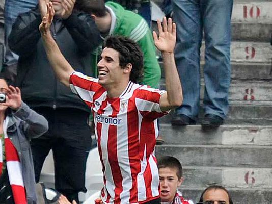  - Javi Martínez y su 'triciclo'