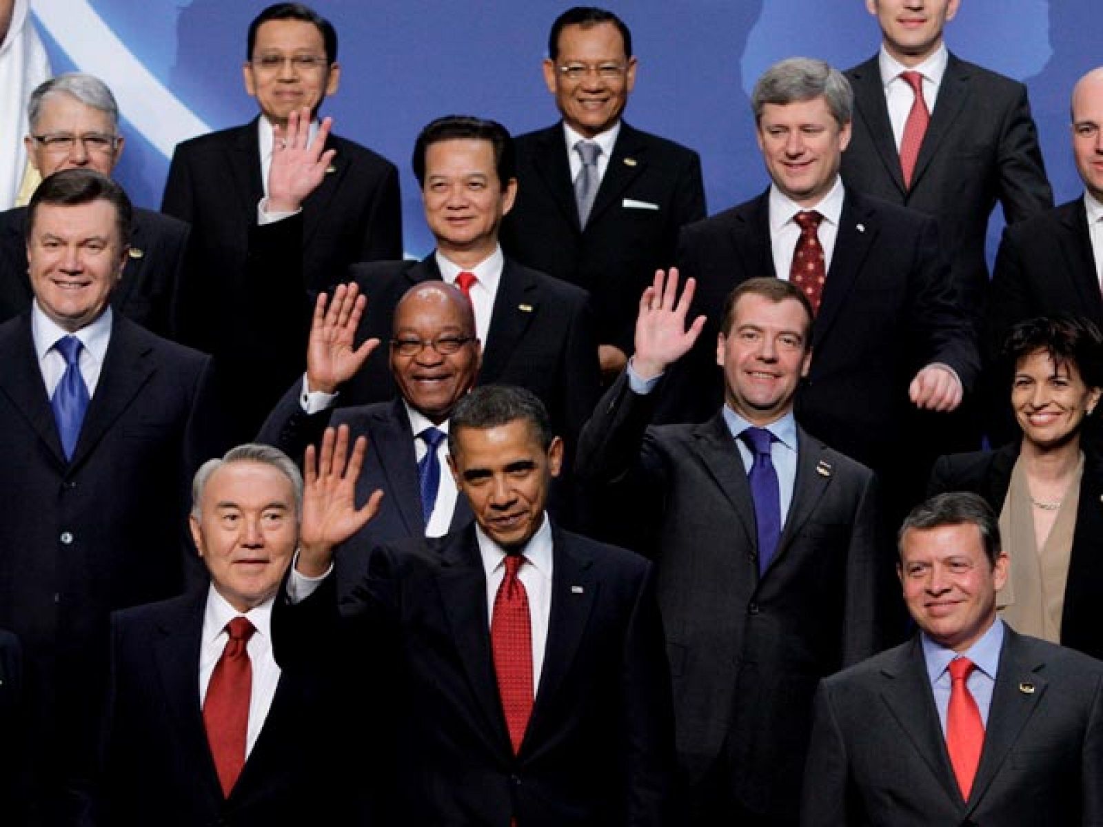 Telediario 2 en cuatro minutos - 13/04/10 | Ver