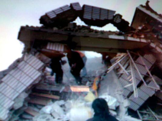 Telediario 1 - Telediario en 4' - 14/04/10