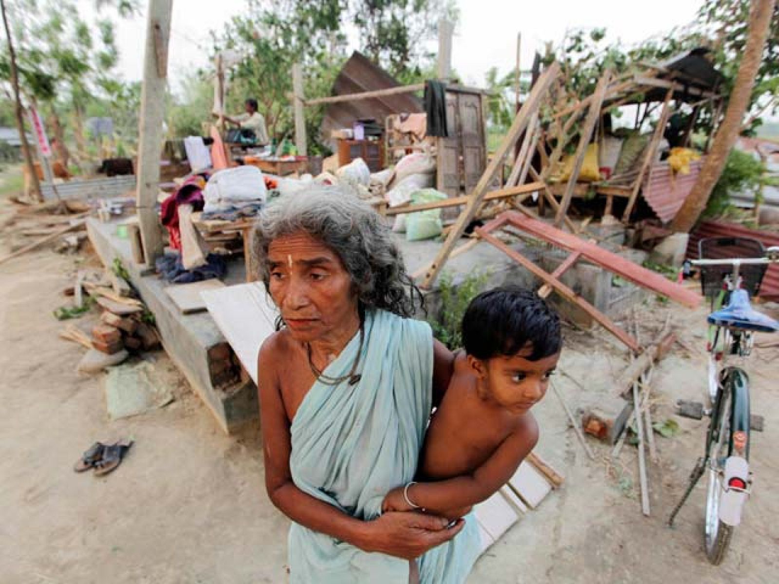 Más de cien muertos y doscientos heridos por una fuerte tormenta tropical en la India | Ver