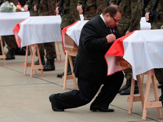  - Llegan 35 cuerpos a Varsovia