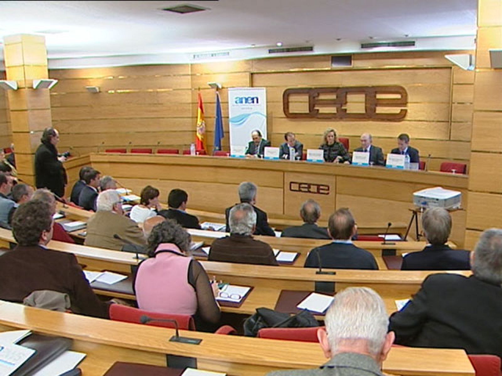 Los sindicatos han pedido a la CEOE que aclare su posición sobre el último documento de reforma laboral presentado por el Gobierno | Ver