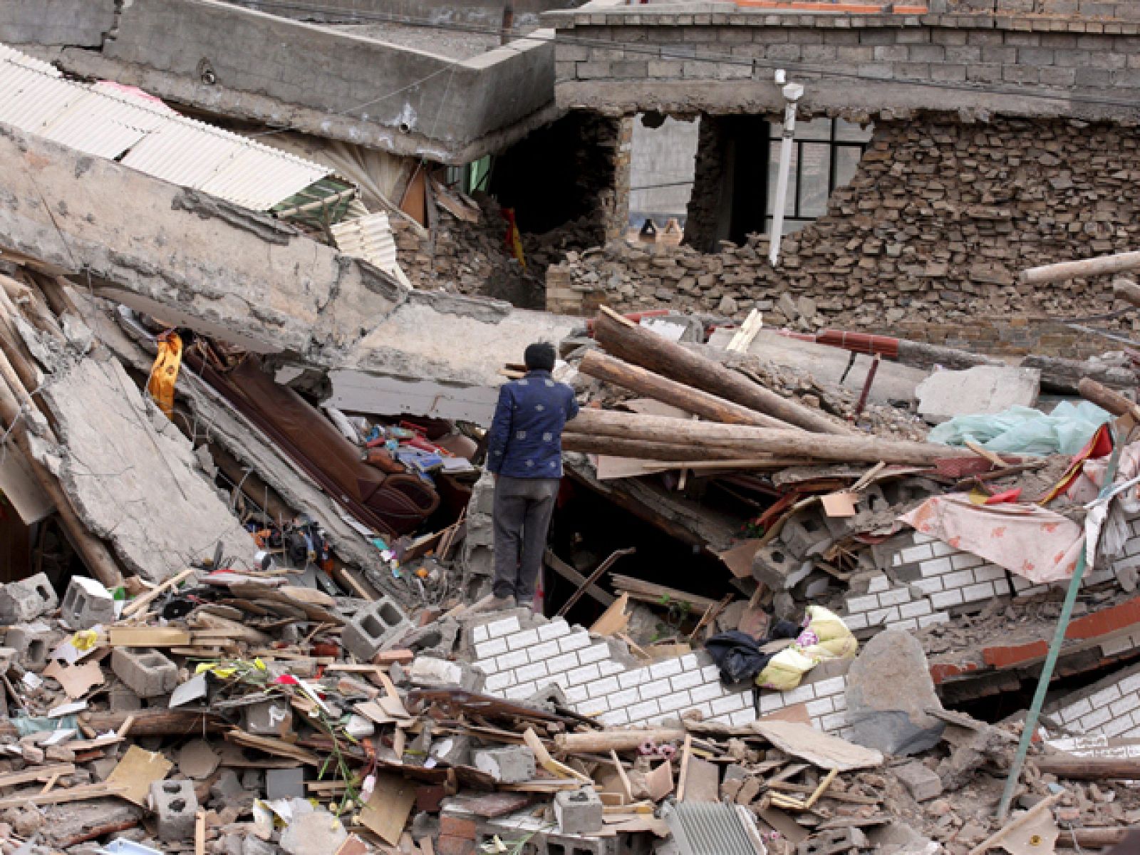 El número de muertos por el terremoto de ayer en el suroeste de China asciende ya a 617 | Ver