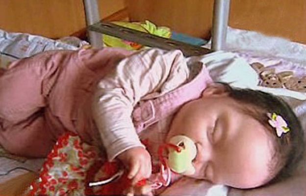 España Directo - Muñecos como bebés