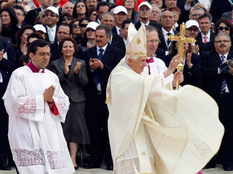 Benedicto XVI podría entrevistarse con las víctimas de abusos sexuales en Malta