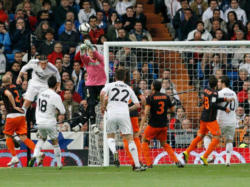 El Madrid le esconde el balón al Valencia
