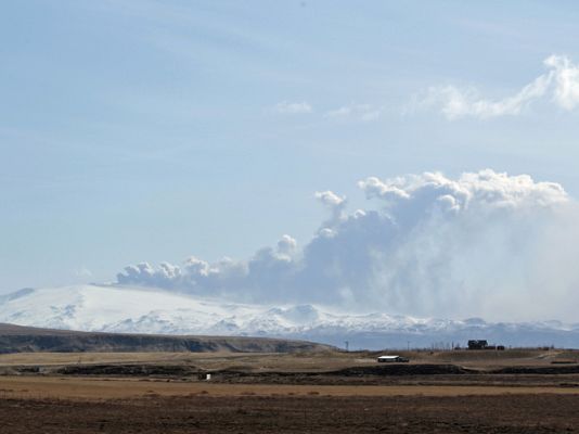  - Las cenizas empiezan a descender