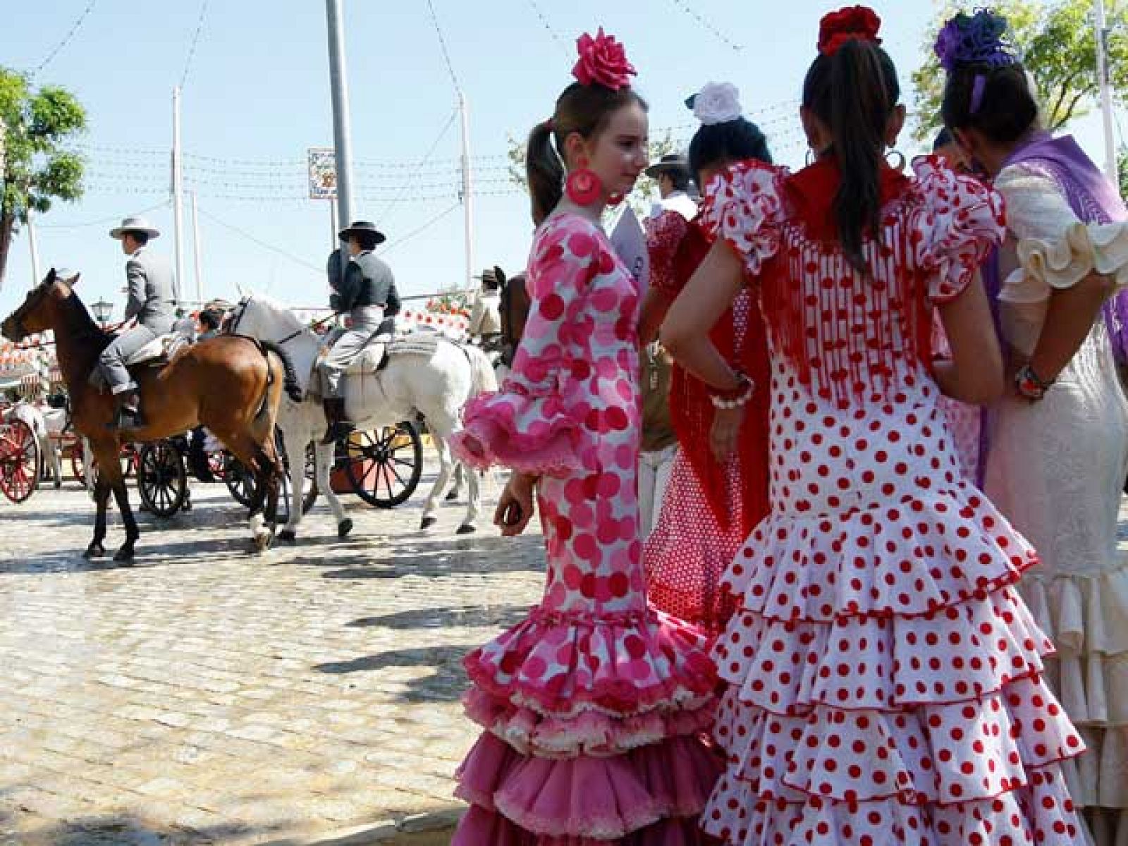 Colorido en la Feria de Abril de Sevilla | Ver