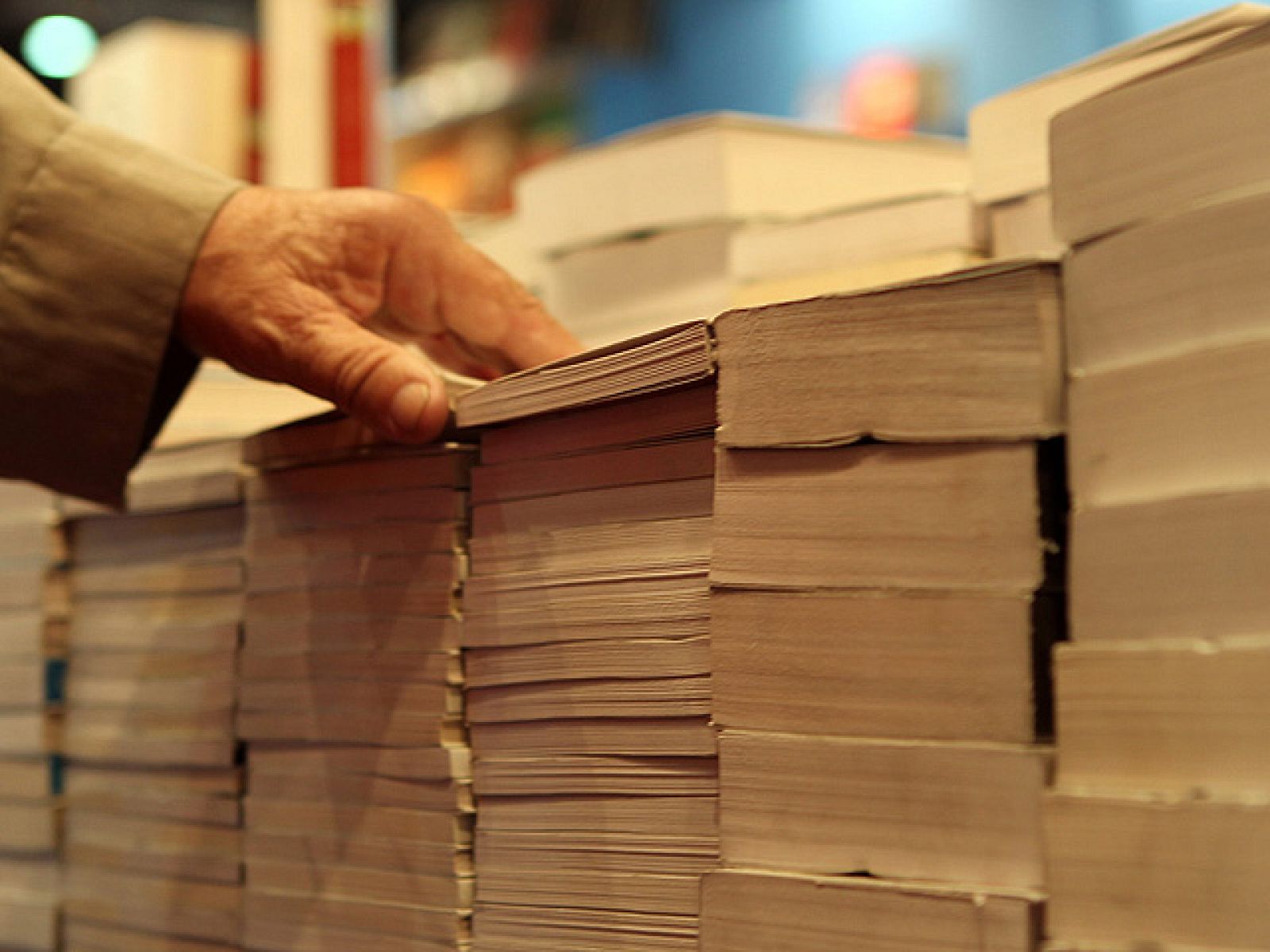 Madrid y Barcelona son el centro del Día del Libro y se entregará el Cervantes 2009 | Ver