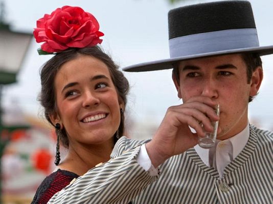  - El Real de la feria rebosa de gente