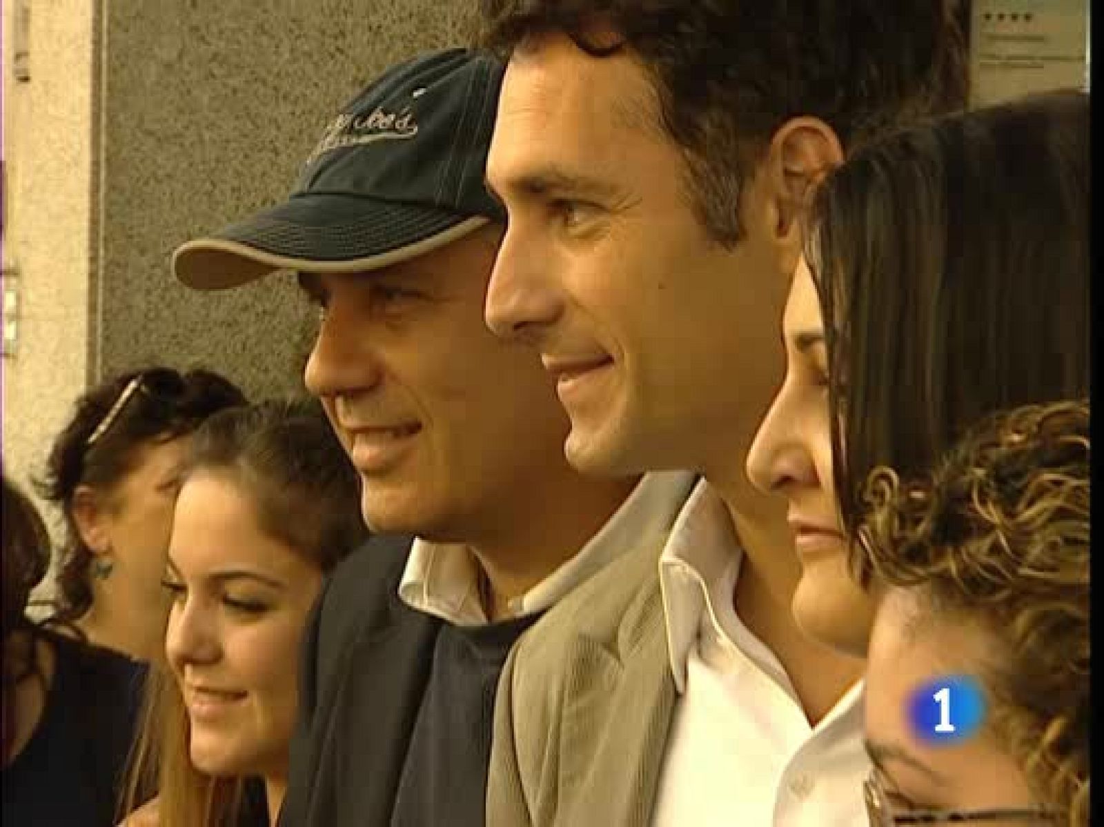 El escritor italiano Federico Moccia presenta la adaptación al cine de su penúltimo superventas "Perdona si te llamo amor" | Ver