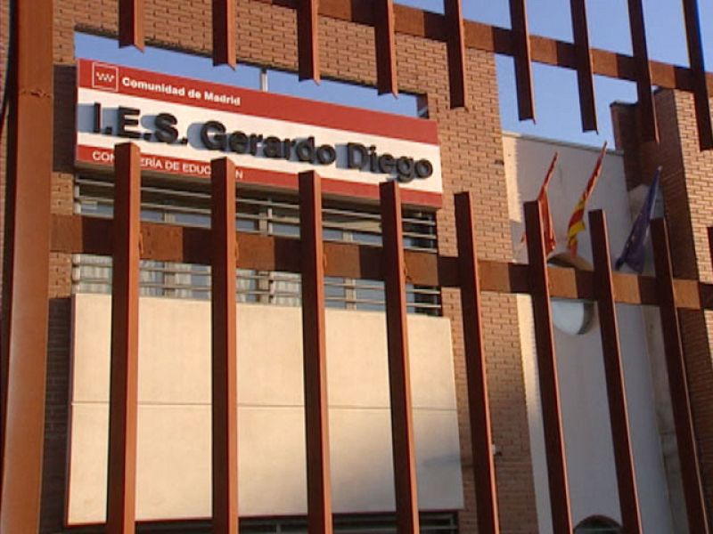 Encontrar un instituto para la niña mulsulmana de Pozuelo de Alarcón, que quiere asistir a clase con velo islámico, no ha sido fácil | Ver