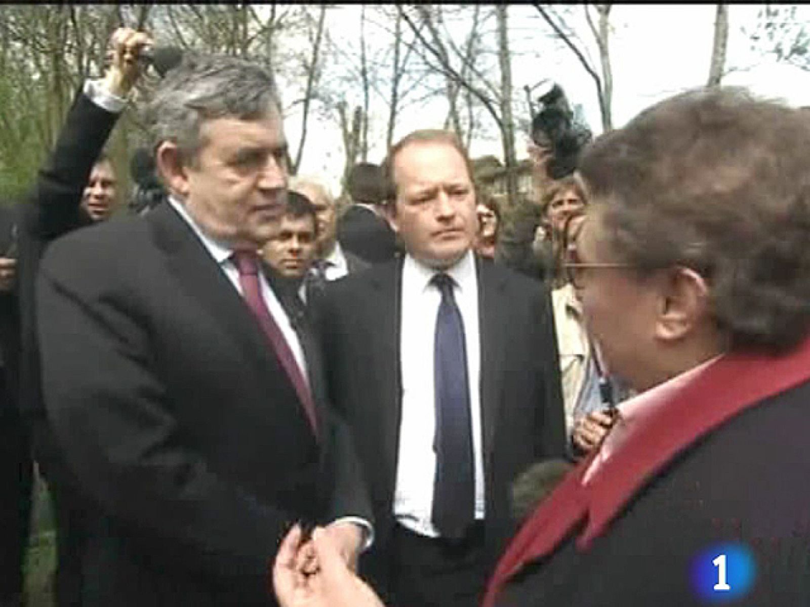 Gordon Brown ha protagonizado un incidente que puede costarle caro en plena campaña electoral | Ver